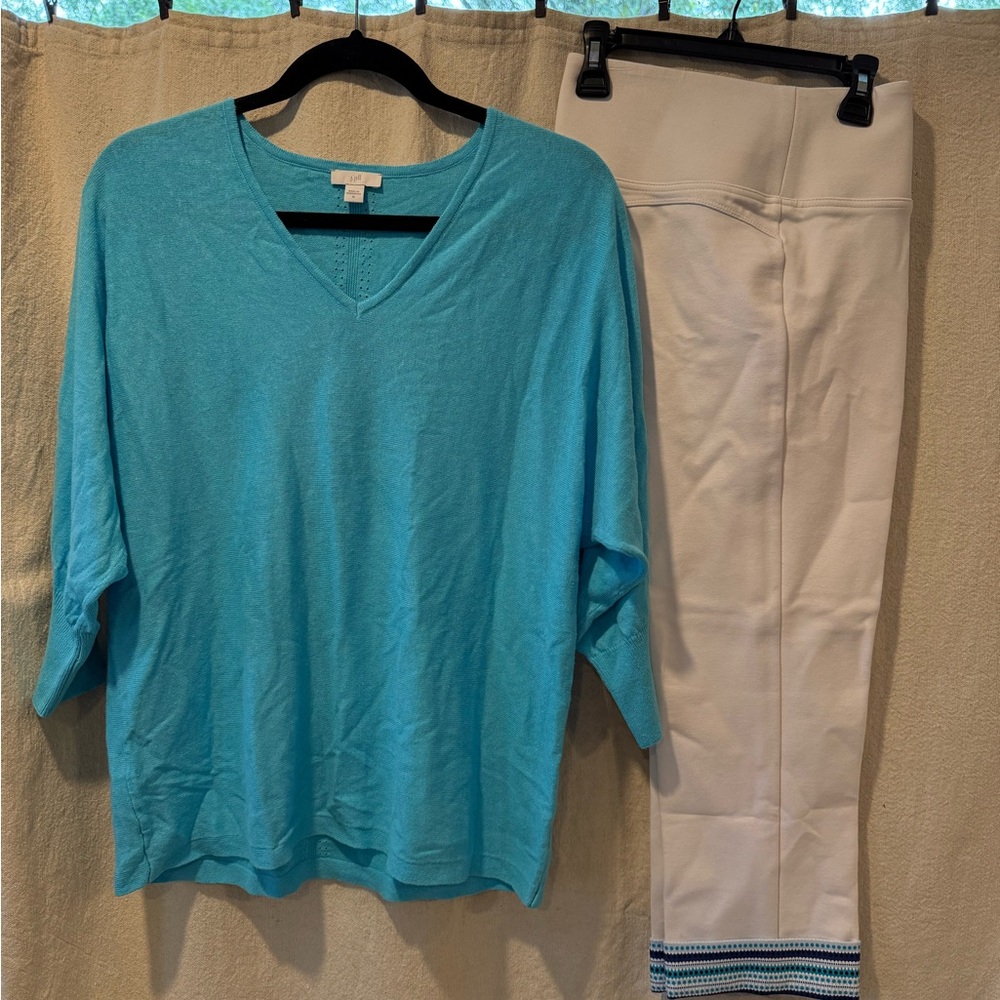 Blue Linen Blend Sweater Top and White Pull-On Stretch Capri Pants Outfit